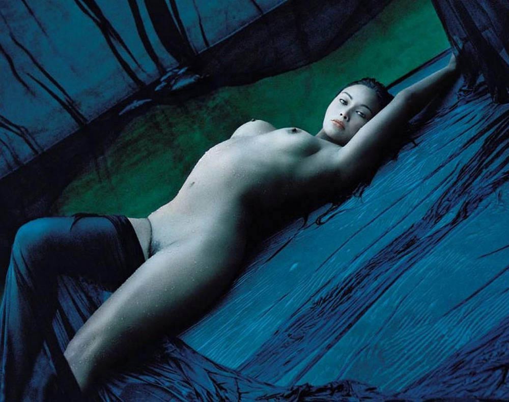 Nude pictures of tia carrere